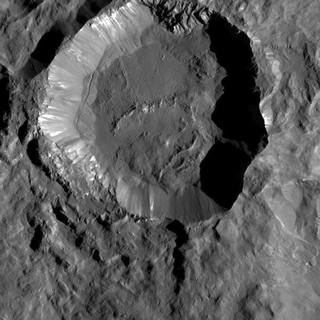 Illustration for article titled There's Something Surprising Lurking in Ceres' Mysterious Bright Spots